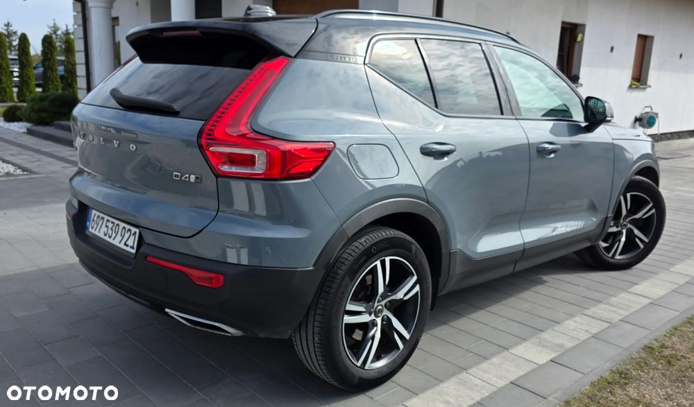 Volvo XC 40 D4 AWD Geartronic R-Design - 32