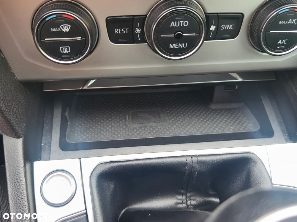 Volkswagen Passat Variant 2.0 TDI (BlueMotion Technology) Highline - 18