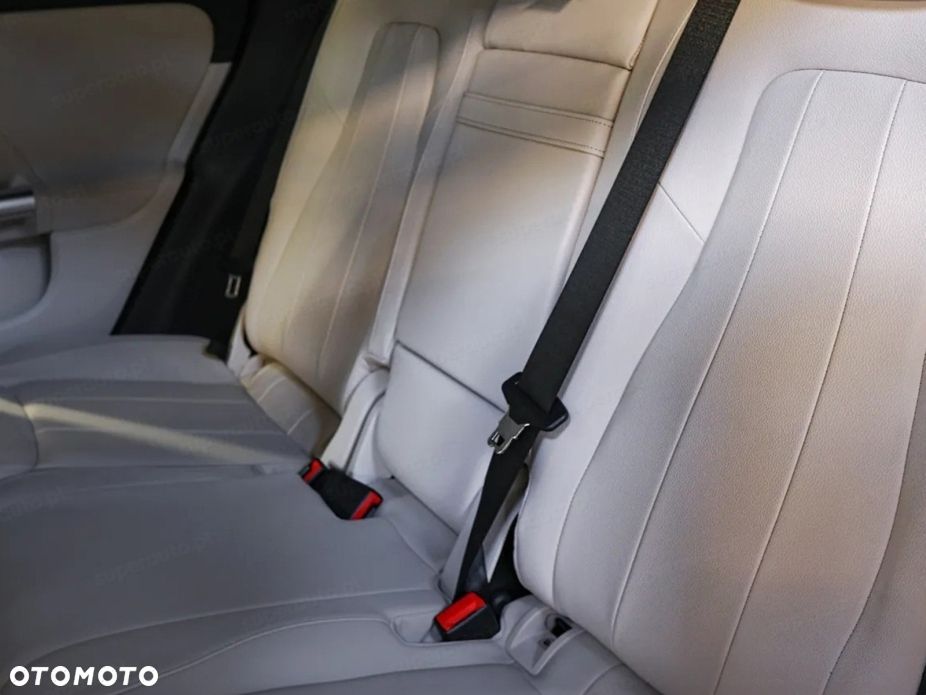 Mercedes-Benz GLA 200 Progressive - 15