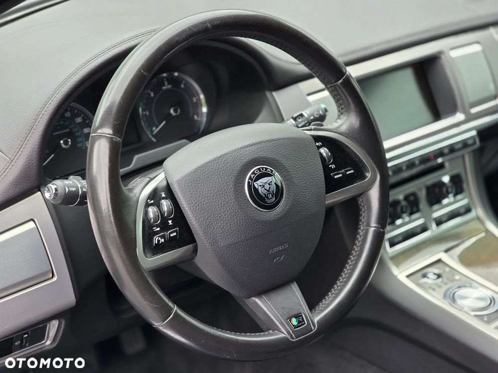 Jaguar XF 2.2 - 26