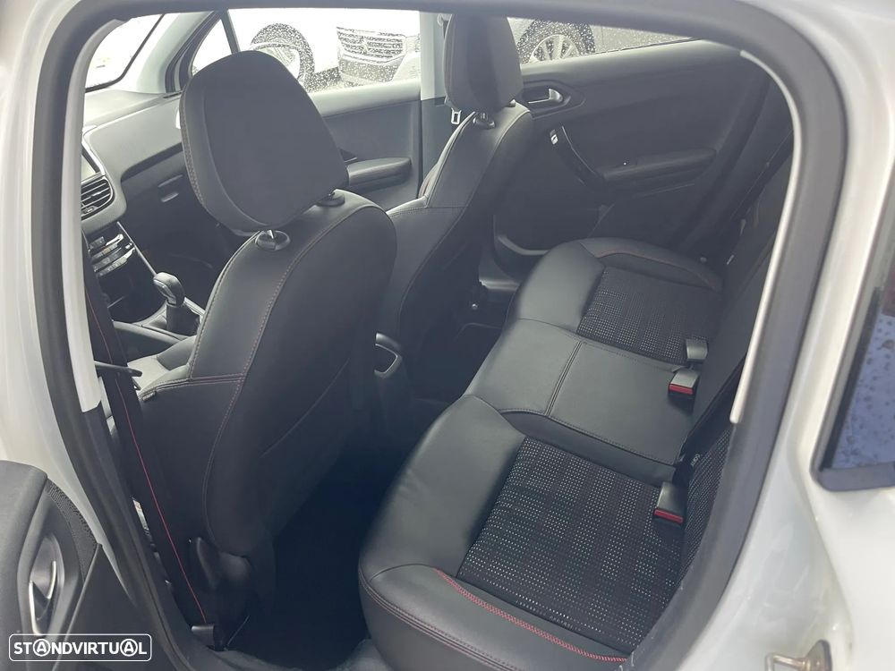 Peugeot 208 1.2 PureTech GT Line - 13