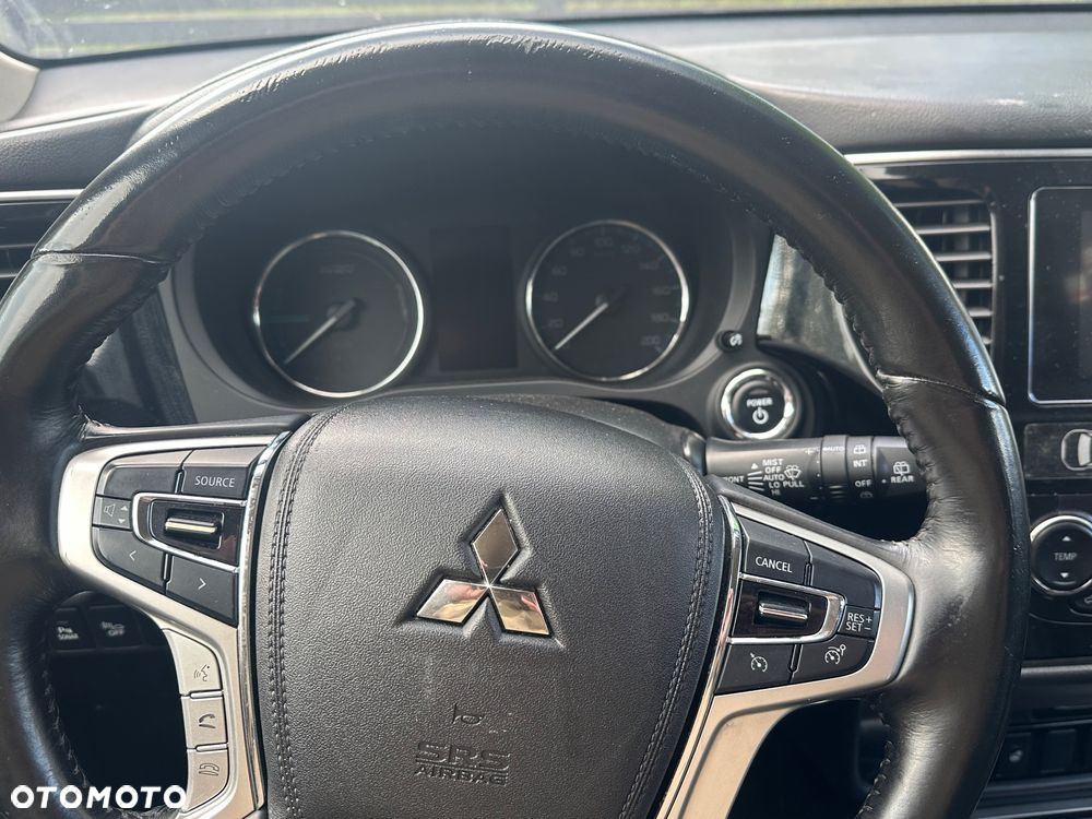 Mitsubishi Outlander 2.0 4WD Plus - 11