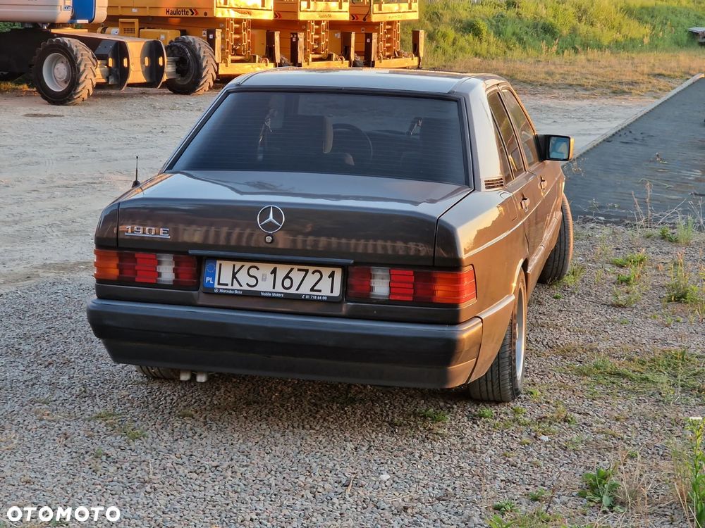 Mercedes-Benz W201 (190) - 4