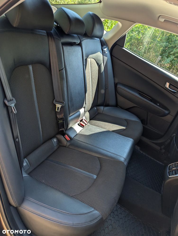Kia Optima 2.0 L - 13