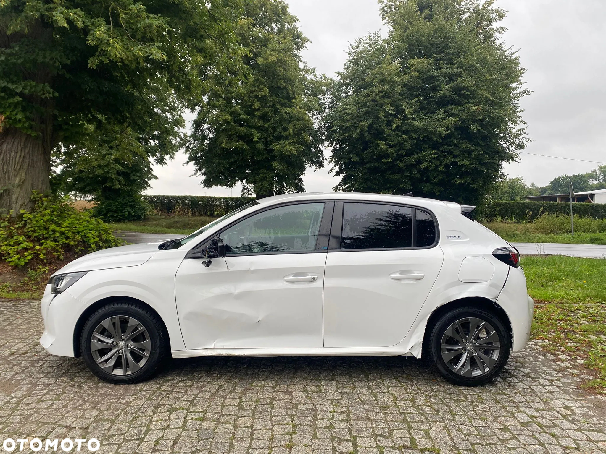Peugeot 208 1.2 PureTech Active S&S EAT8 - 7