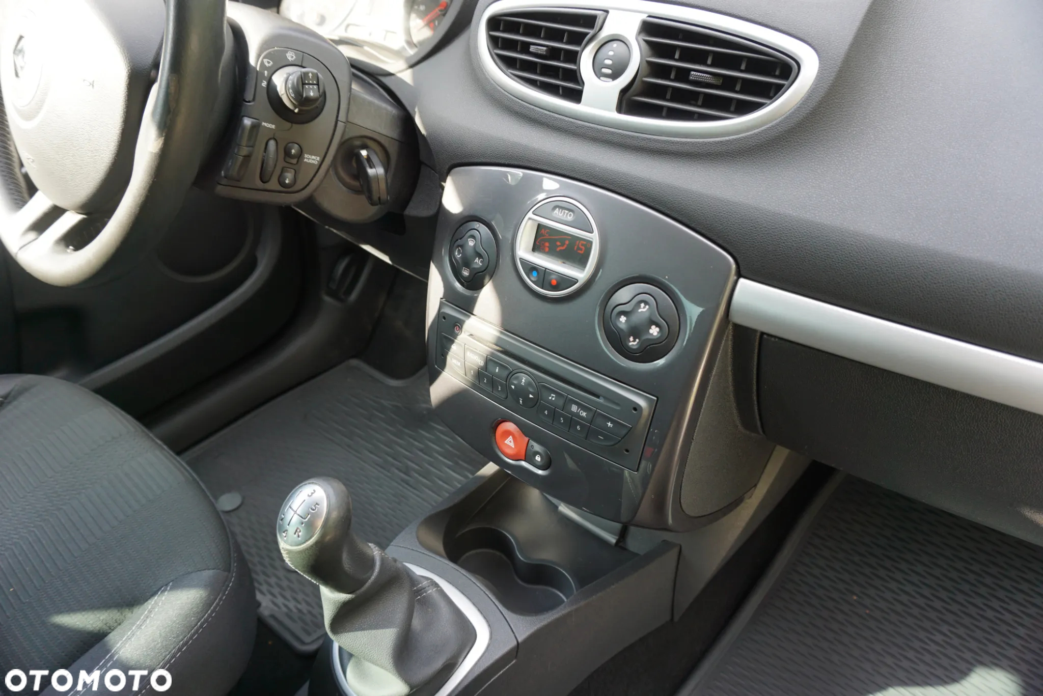 Renault Clio 1.2 16V 75 Expression - 22
