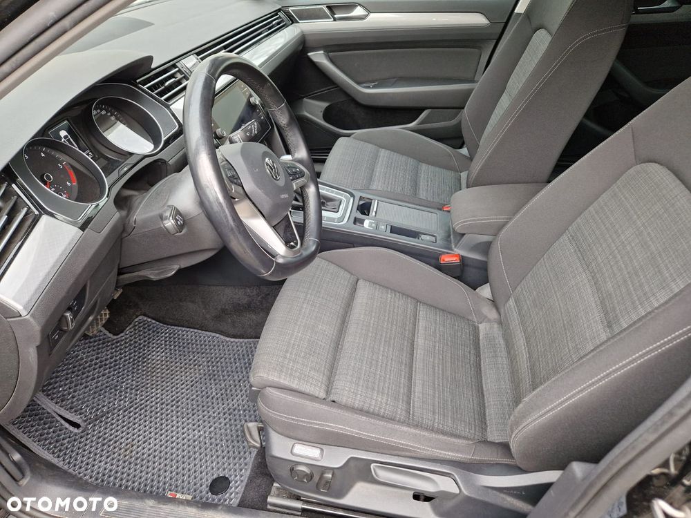 Volkswagen Passat 2.0 TDI Business DSG - 13