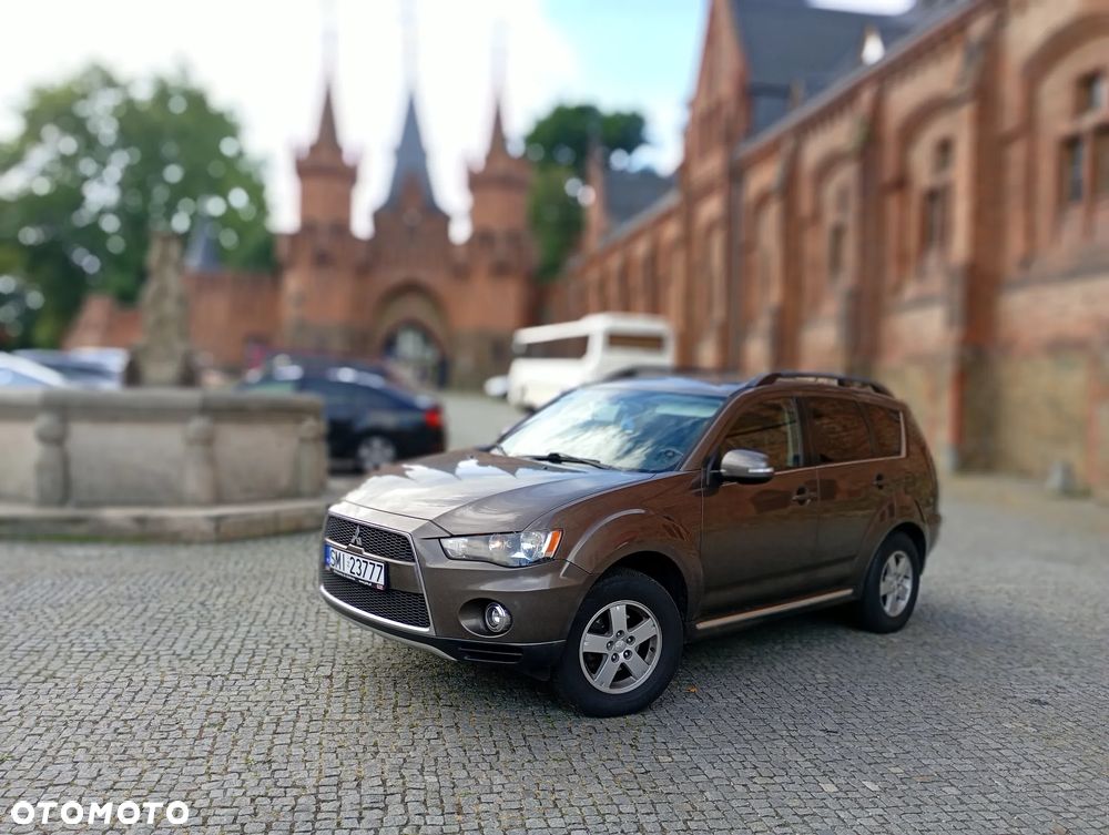 Mitsubishi Outlander 2.0 Intense + 2WD EU5 CVT - 1