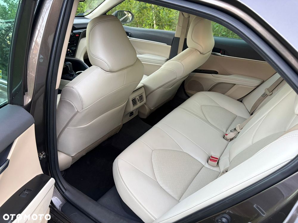 Toyota Camry 2.5 Hybrid Executive CVT - 14