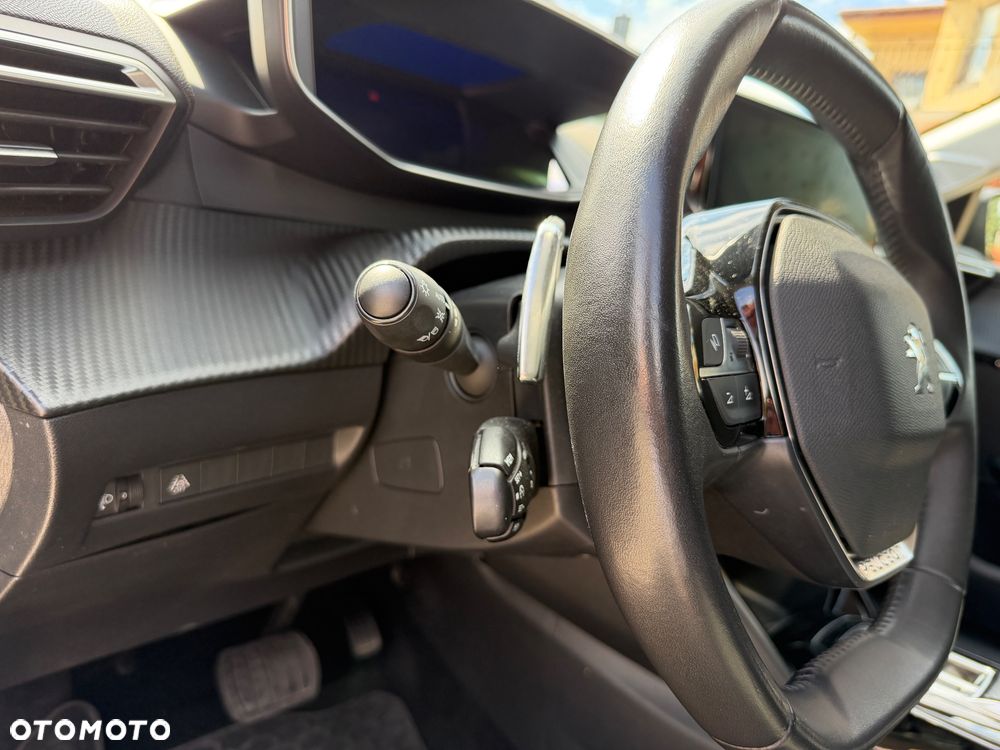 Peugeot 208 - 14