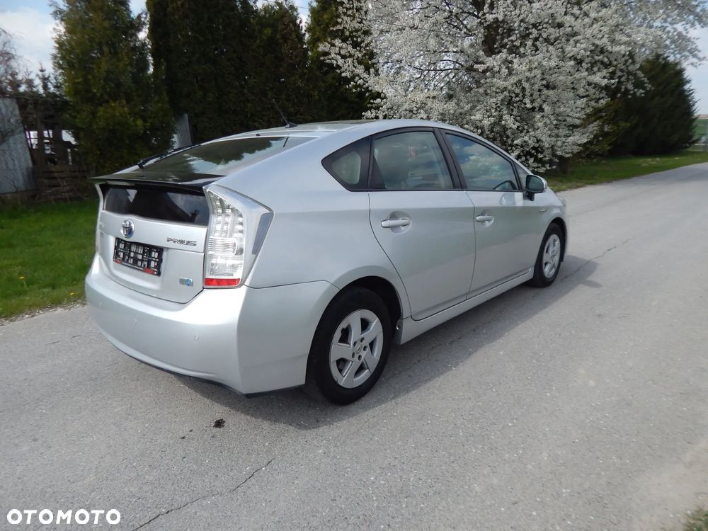 Toyota Prius (Hybrid) - 5