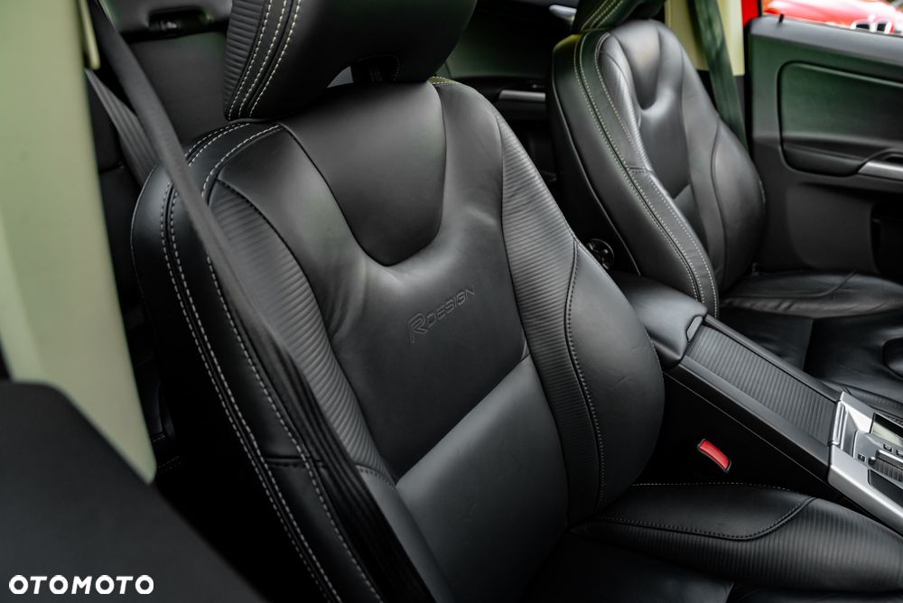Volvo XC 60 D3 AWD R Design - 28