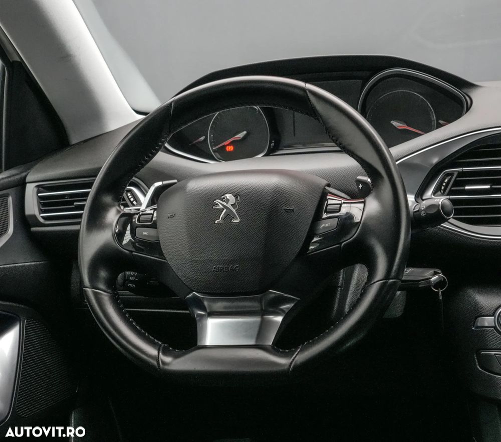 Peugeot 308 1.5L BlueHDI 130 S&S EAT8 Allure - 17