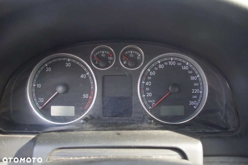 Auto na części - Volkswagen Passat B5 Lift 1.9 TDI 131 KM AVF FRK LD7W 2003R Silnik Skrzynia Drzwi Maska Błotnik Klapa Zderzak Lusterko Lampa Klamka Szyba Deska Kokpit Sterownik Moduł Czujnik Licznik Panel Kierownica - 10