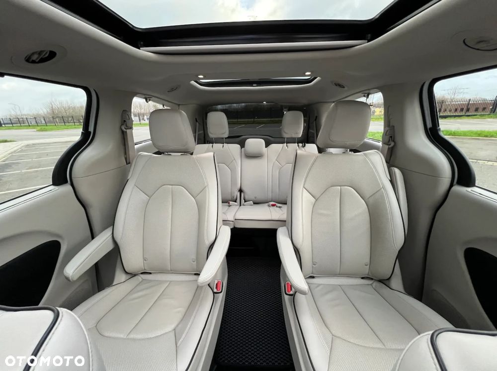 Chrysler Pacifica - 16