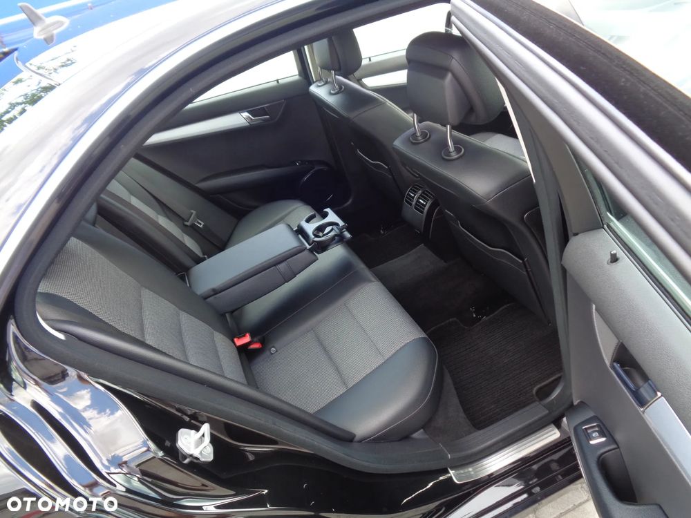 Mercedes-Benz Klasa C 180 BlueEFFICIENCY Avantgarde - 7