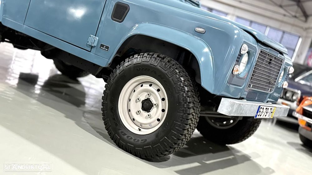 Land Rover 90 - 12