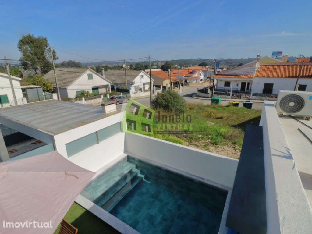 Moradia Geminada T3 com Piscina - Quinta do Conde - Grande imagem: 4/34