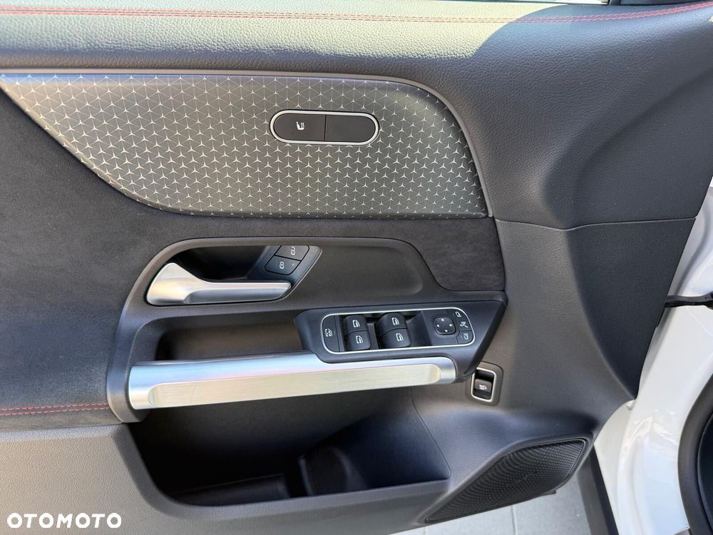 Mercedes-Benz GLB 200 AMG Line 7G-DCT - 13