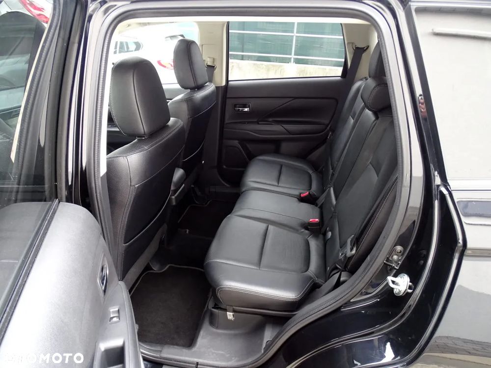 Mitsubishi Outlander 2.4 4WD CVT Instyle - 12