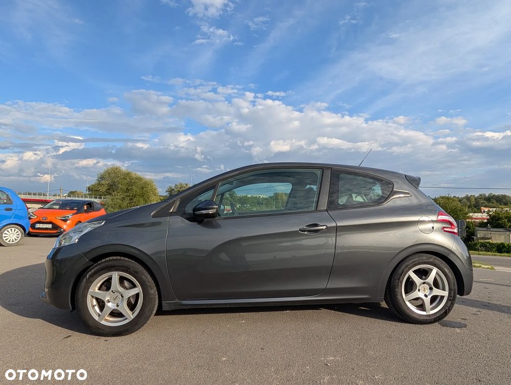 Peugeot 208 - 5