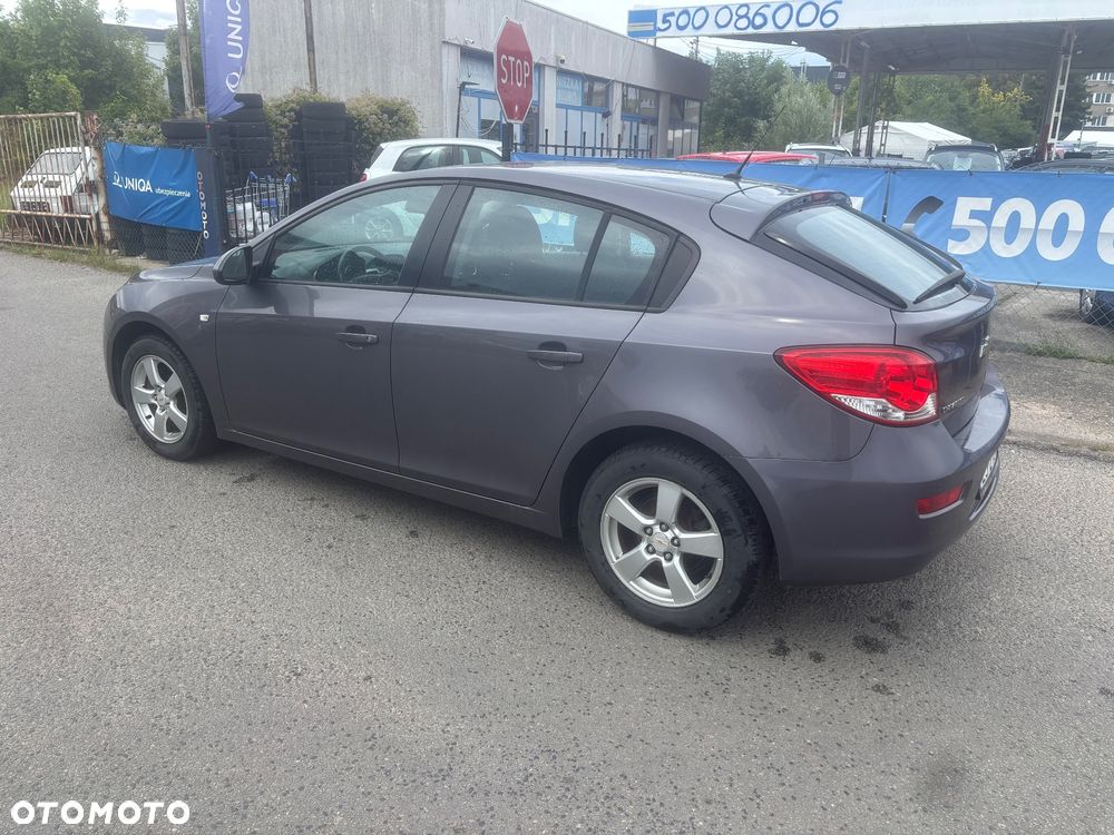 Chevrolet Cruze 1.6 LT - 10