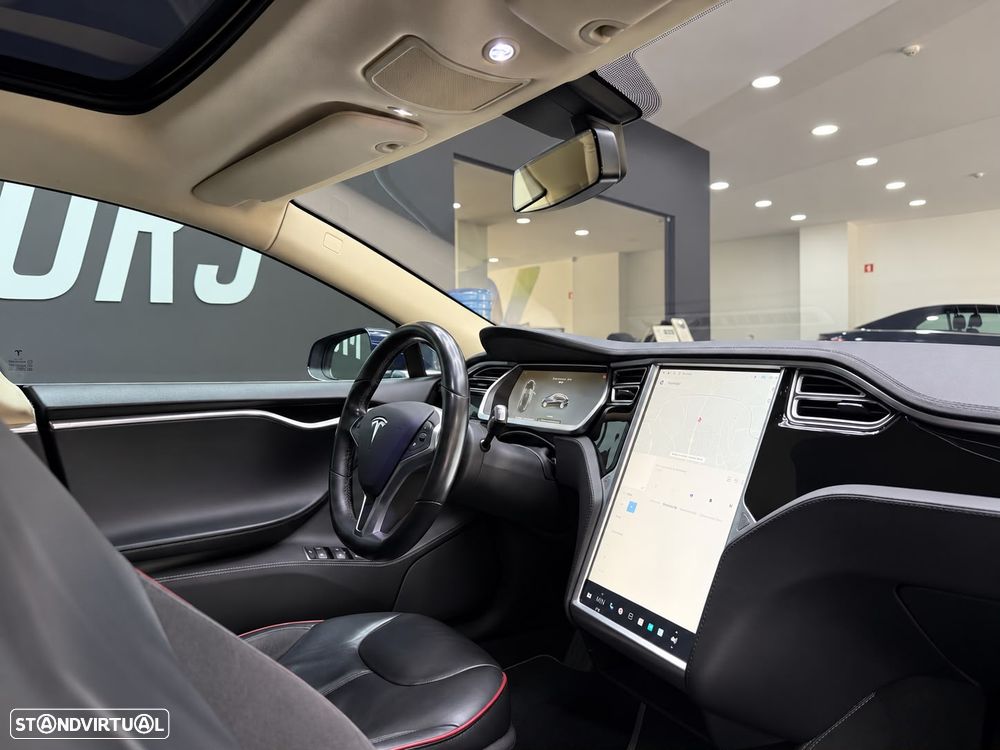 Tesla Model S - 17