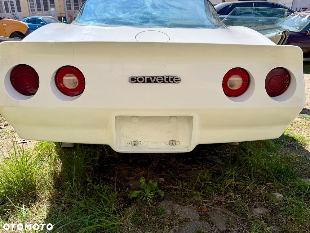 Chevrolet Corvette - 11