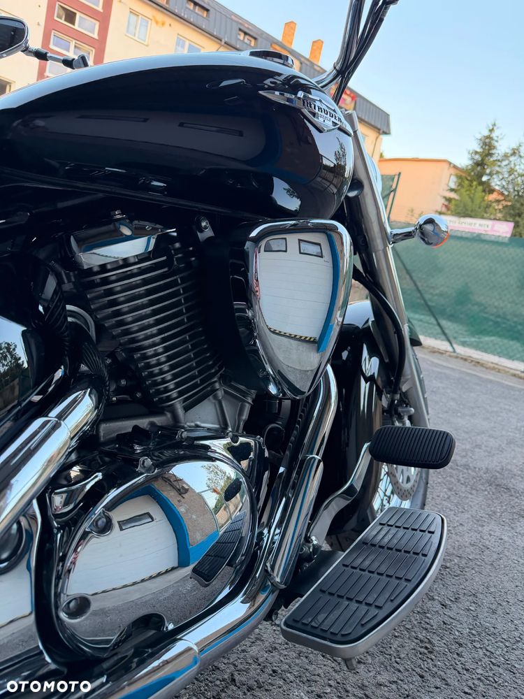 Suzuki Intruder - 12