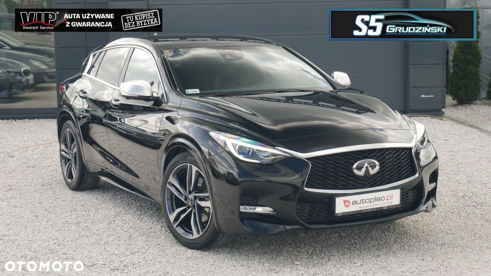 Infiniti Q30 - 1