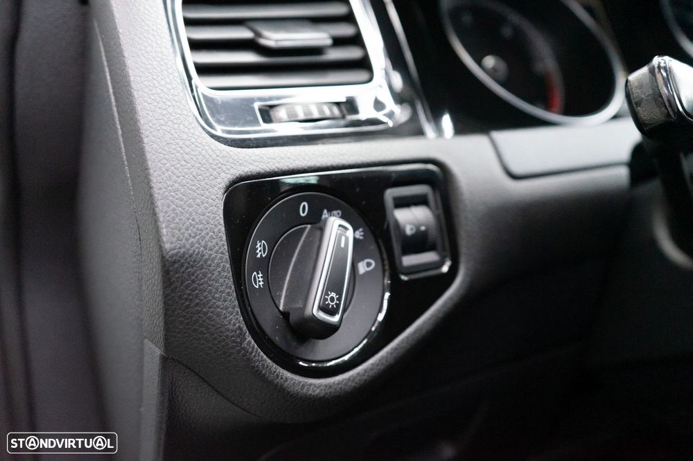 VW Golf Variant 1.6 TDi R-Line DSG - 30