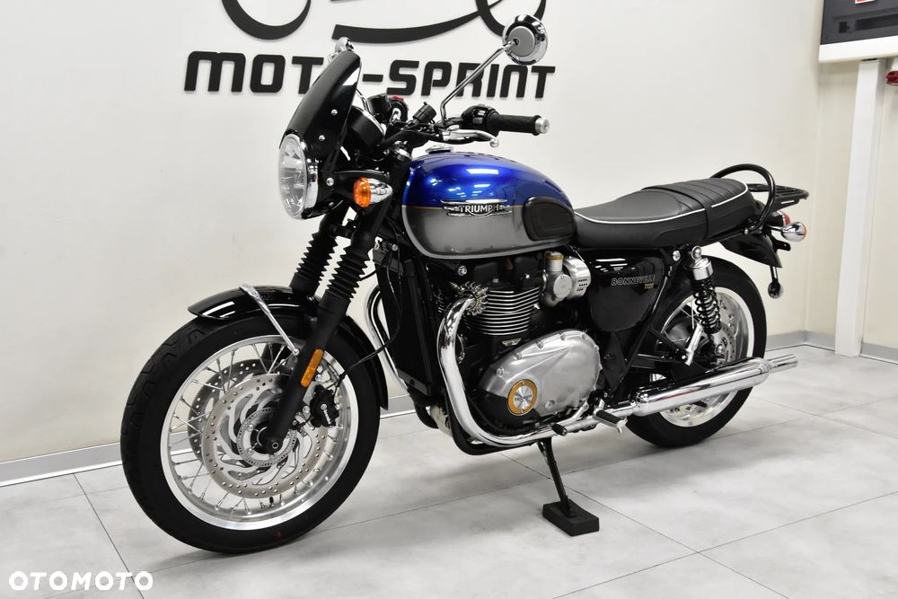 Triumph Bonneville - 4