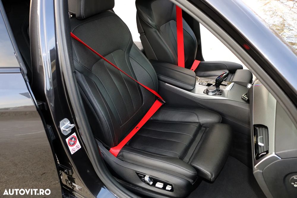 BMW Seria 5 520d Aut. M Sport Edition - 38