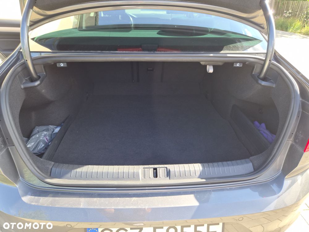 Volkswagen Passat 2.0 TDI SCR Highline - 14