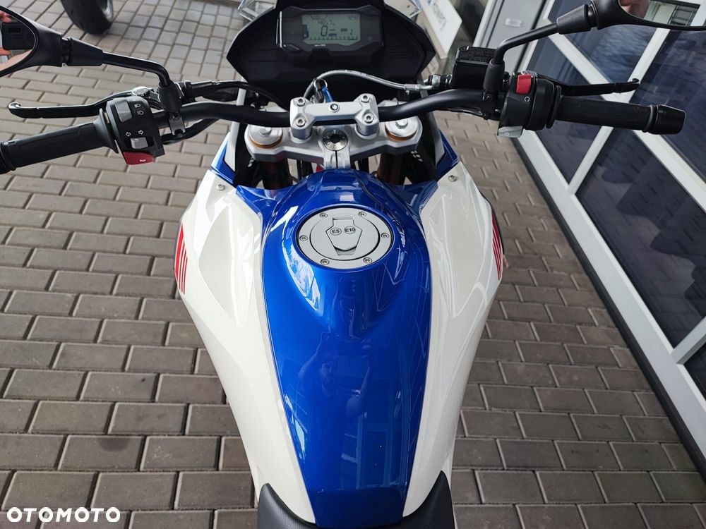 BMW G - 16