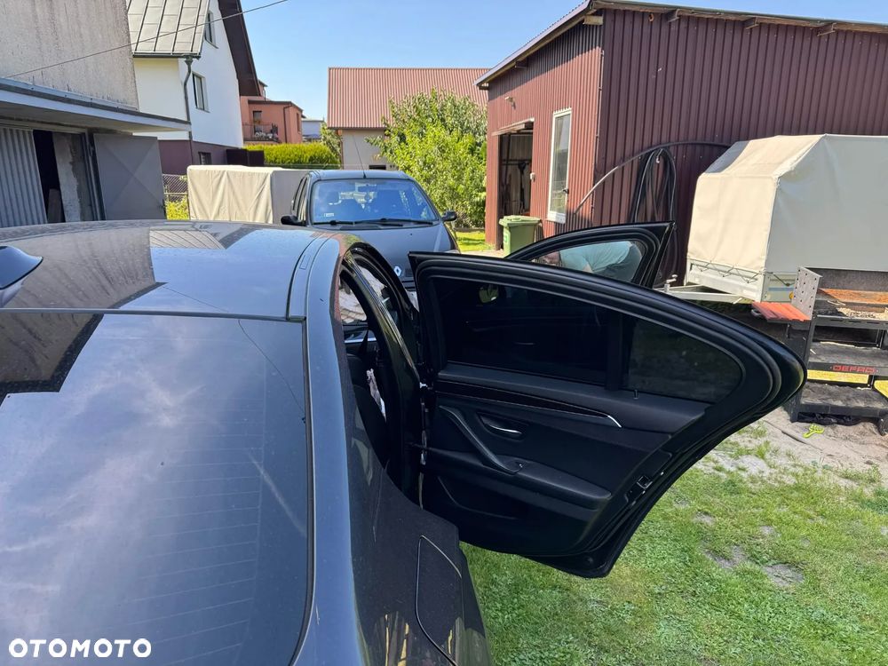 BMW Seria 5 528i xDrive - 4