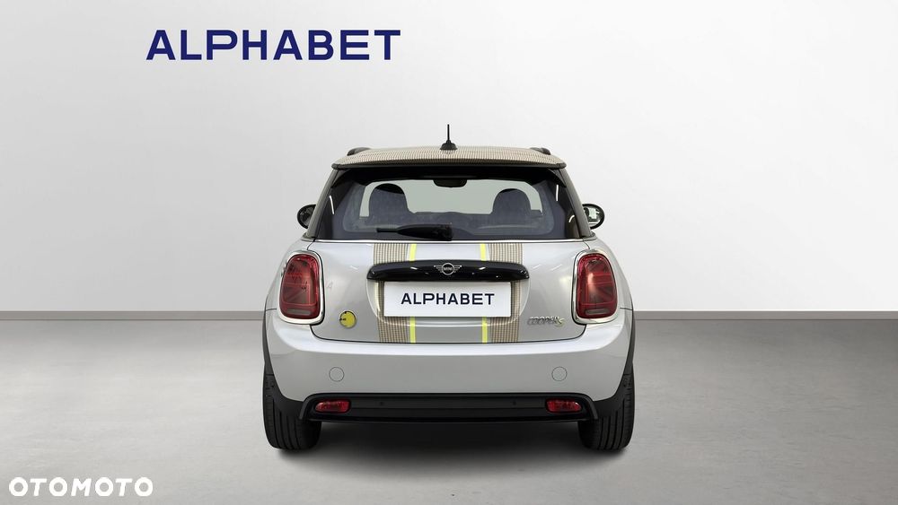 MINI Cooper SE Classic Trim - 6