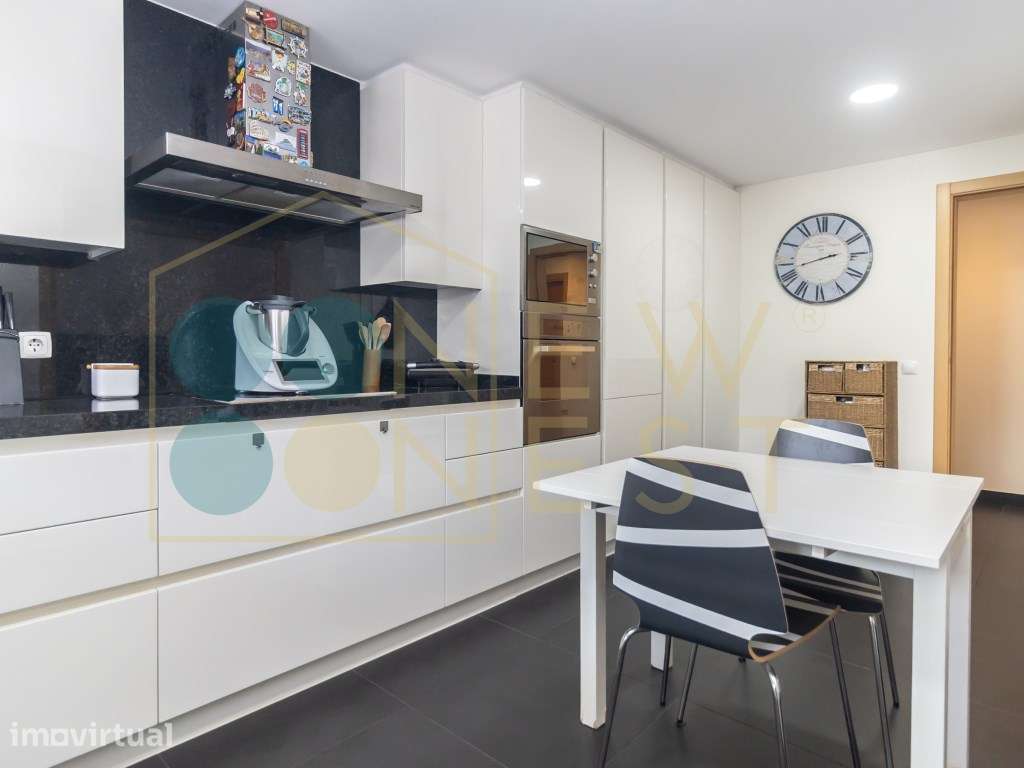 Apartamento T4 com Terraço, 2 varandas, 2 Parqueamentos e Arrecadaç... - Grande imagem: 2/60