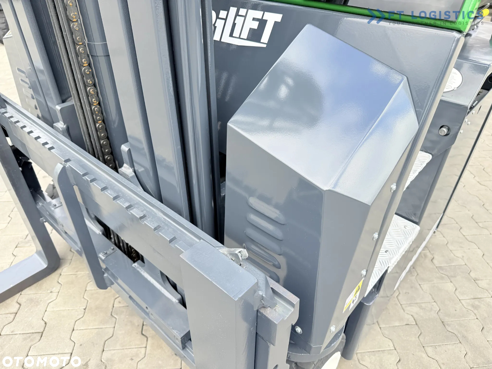 Combilift CBE2500 / TRIPLEX / 5500MM / WOLNY SKOK / NAPĘD ELEKTRYCZNY / JEDYNIE 2300MTH / POZYCJONER / PRZESUW BOCZNY / NOWE OPONY / JAK NOWY / Szeroka oferta wózków czterokierunkowych i bocznych, dopasowanych do różnorodnych potrzeb i zastosowań. - 21