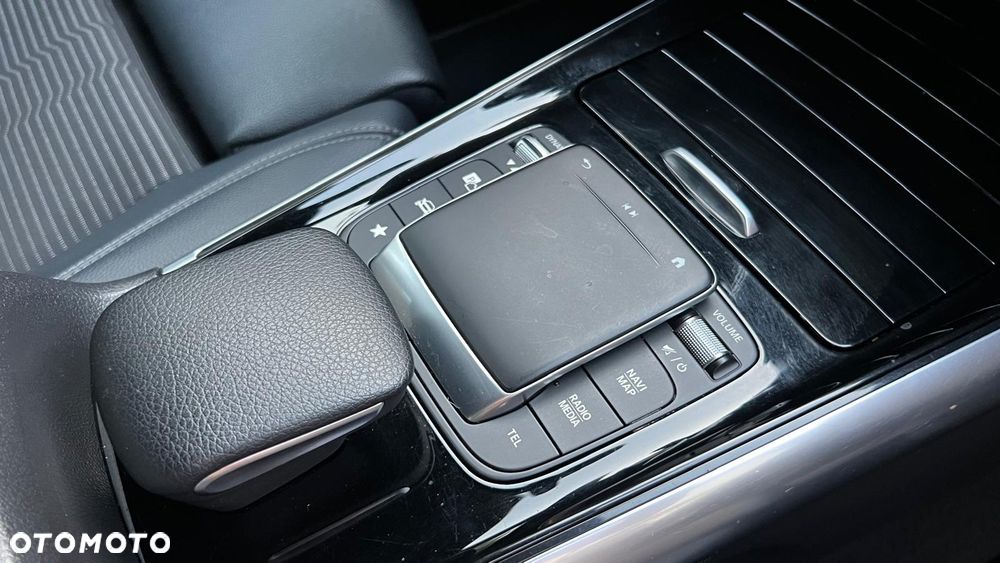 Mercedes-Benz GLA 200 - 32