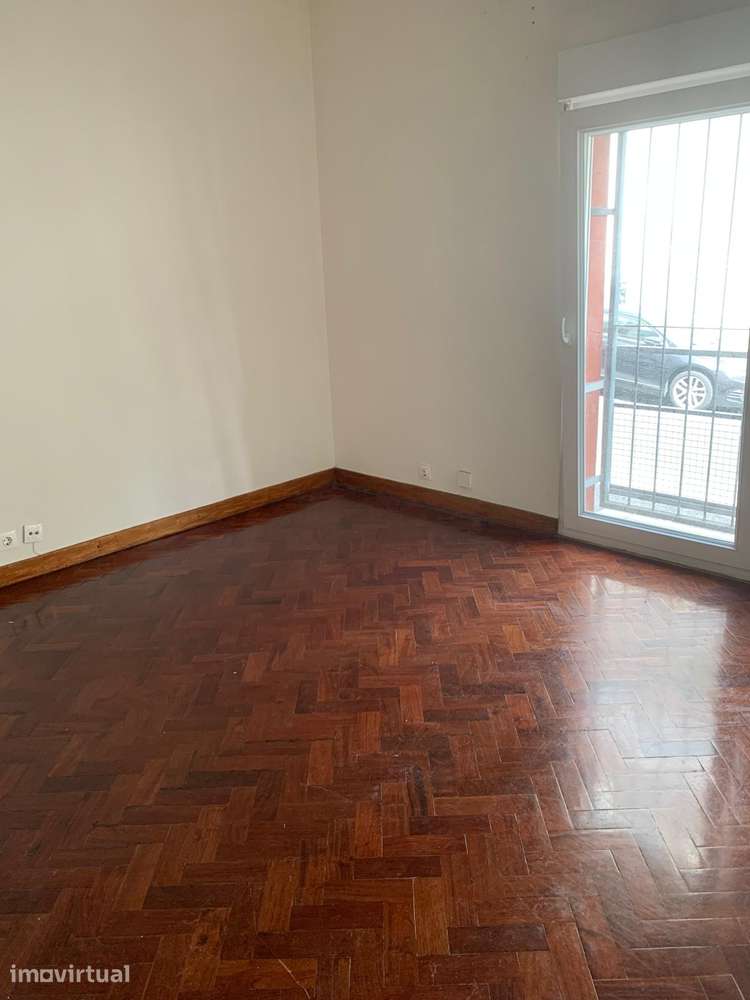 T1 Equipado, na Lapa/Estrela - Perto de Transportes - Grande imagem: 2/10