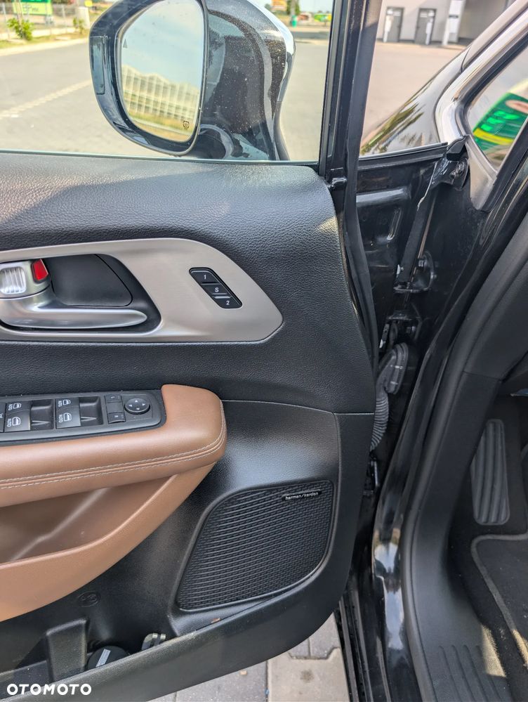Chrysler Pacifica - 2