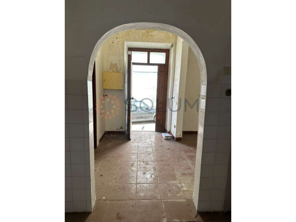 Moradia T2 para Recuperar - Centro de Sesimbra - a 200 Metros da Praia - Grande imagem: 3/14