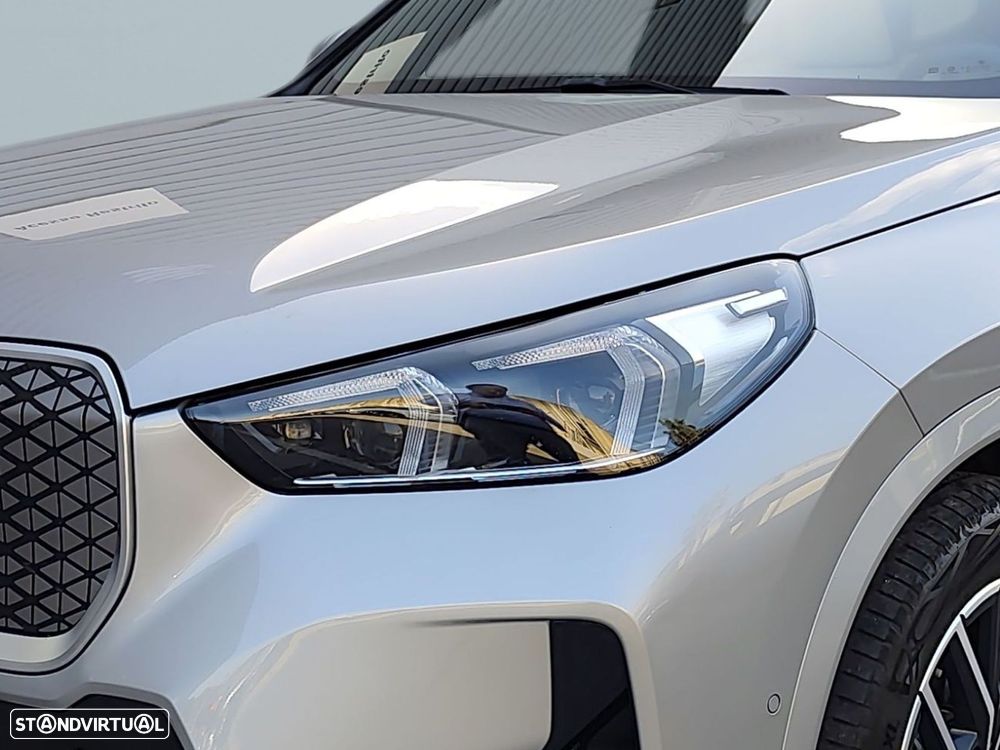 BMW iX1 eDrive20 Pack Desportivo M - 3