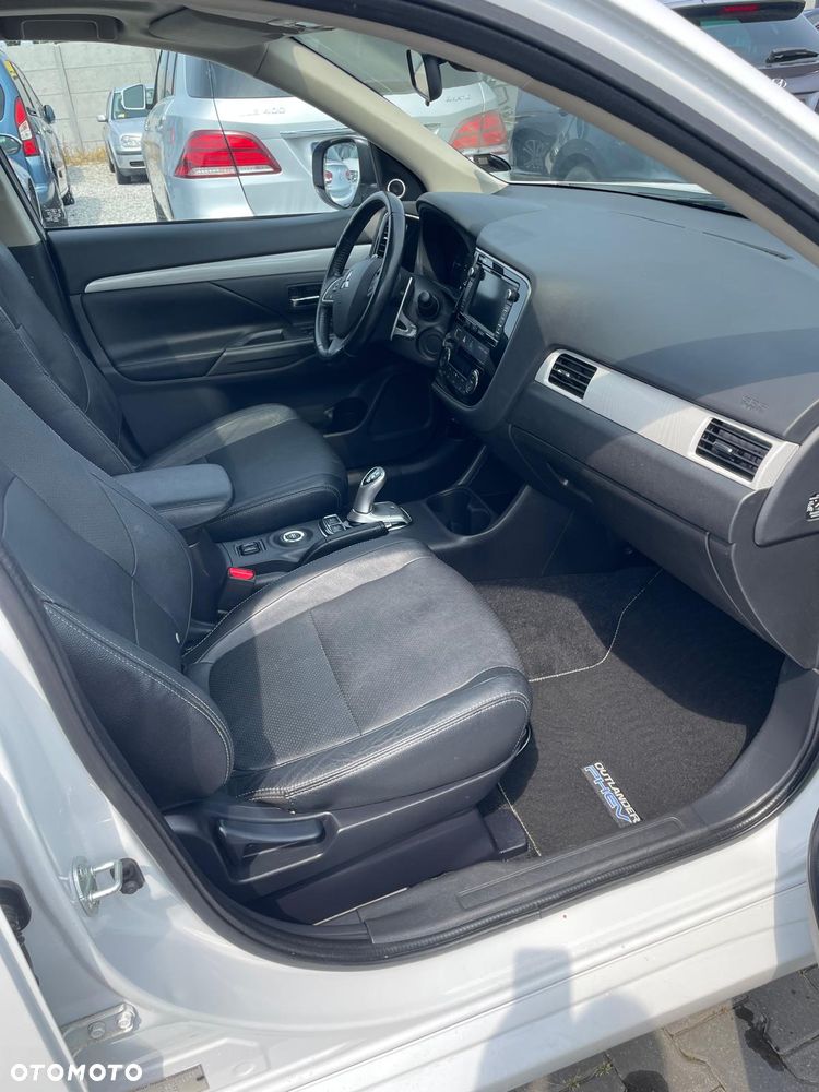 Mitsubishi Outlander 2.0 4WD Top - 20
