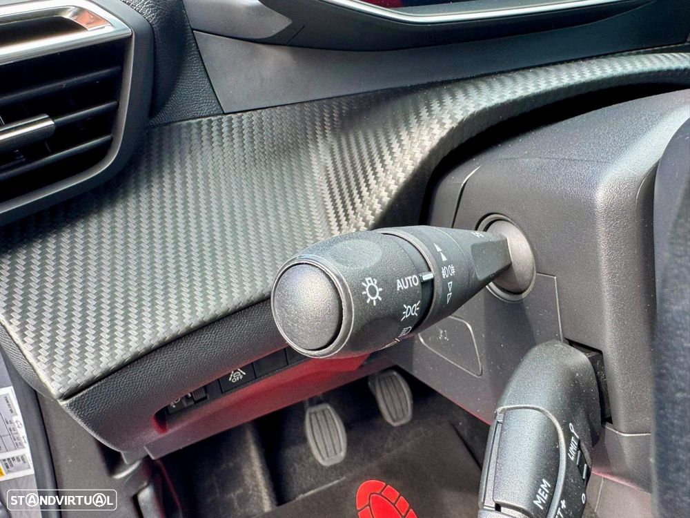 Peugeot 2008 1.2 PureTech Allure - 21