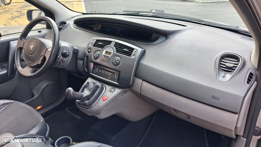 Renault Scénic 1.5 dCi Confort Privilége - 12