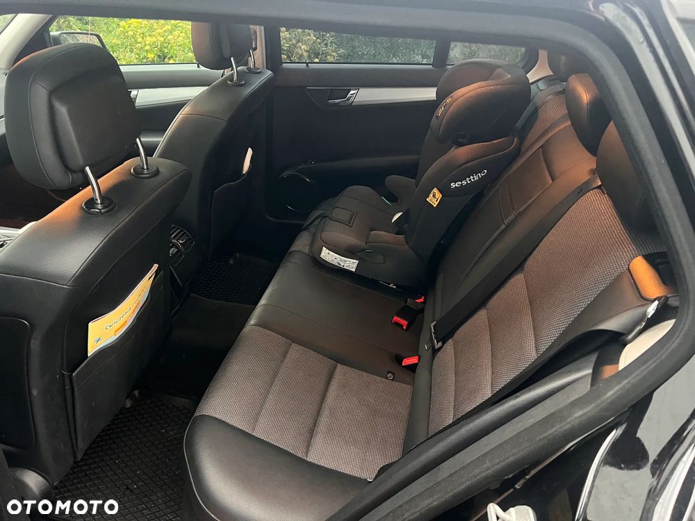 Mercedes-Benz Klasa C 180 T CGI Automatik BlueEFFICIENCY Avantgarde - 8