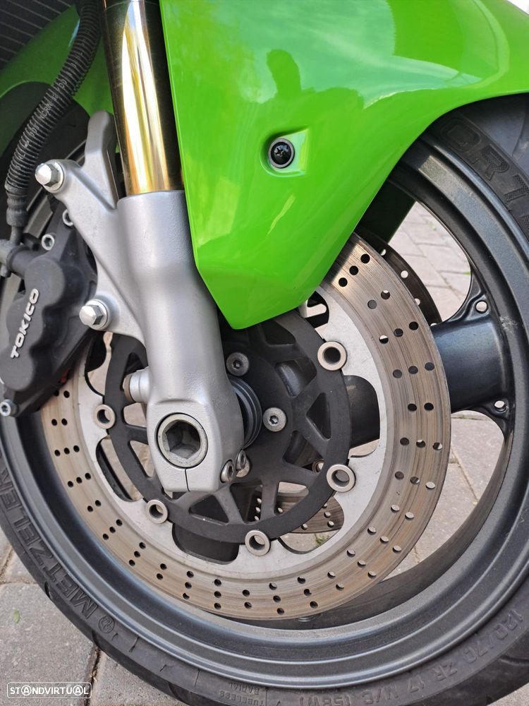 Kawasaki ZXR Ninja ZX7R - 10
