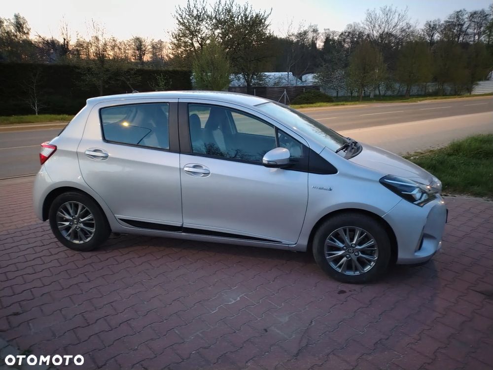 Toyota Yaris Hybrid 100 Premium EU6 - 11
